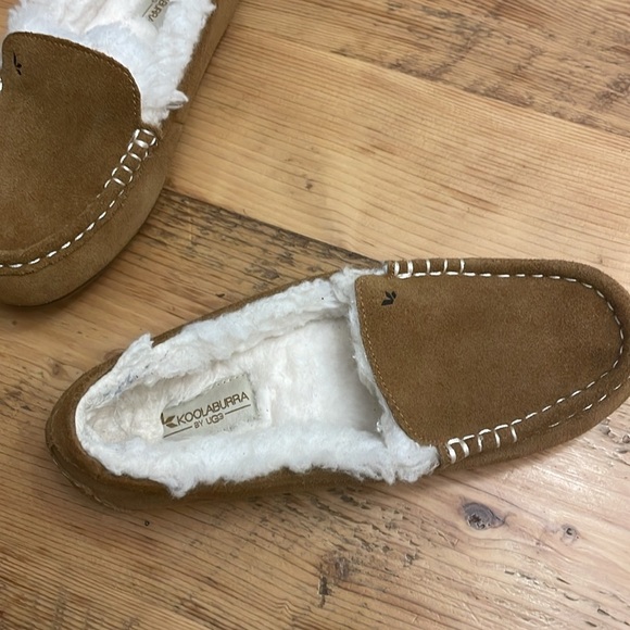 Koolaburra by Ugg Leather moccasins with fur lining size 7 - Picture 2 of 5